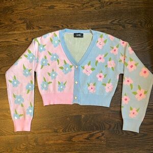 Cropped cardigan sweater, with floral pattern and pearl details